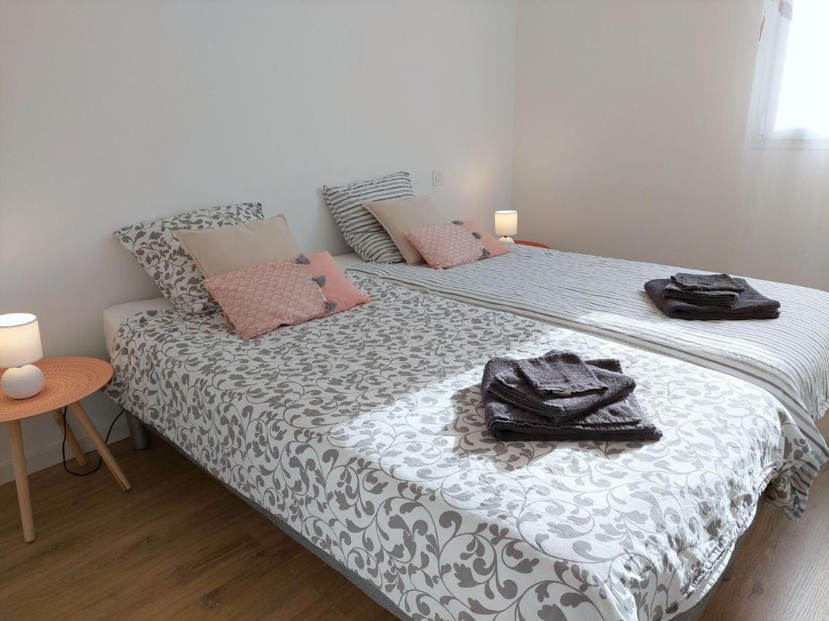 Single Storey Holiday Home In Cléder Zewnętrze zdjęcie
