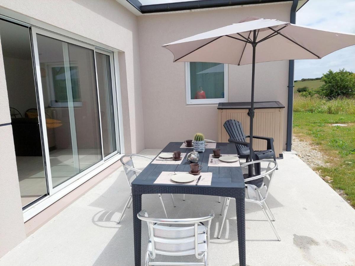 Single Storey Holiday Home In Cléder Zewnętrze zdjęcie
