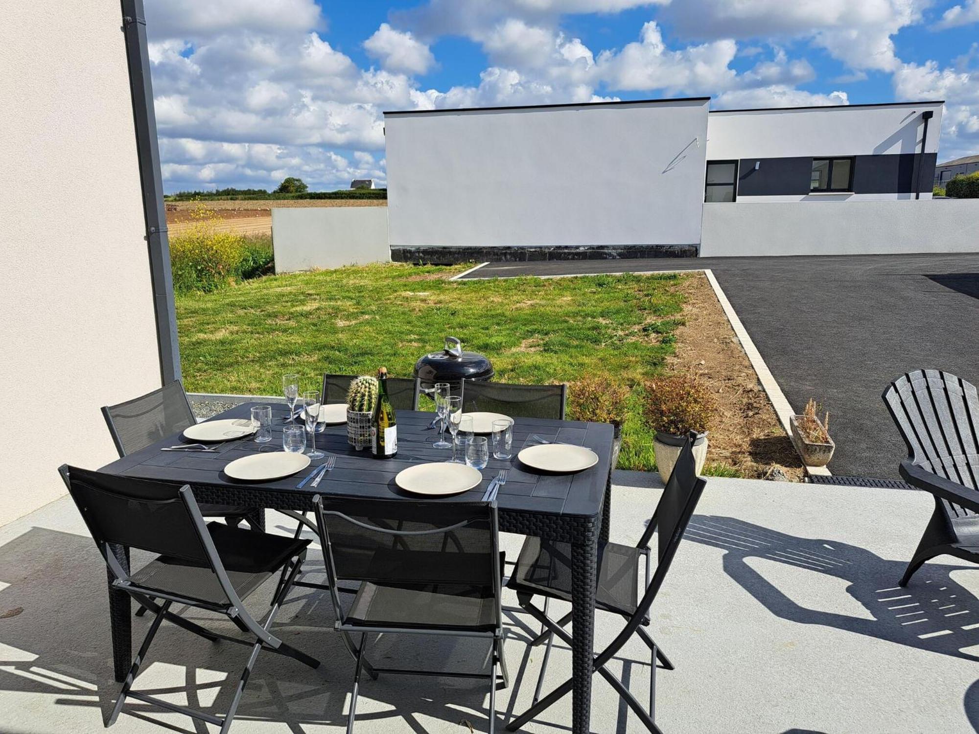 Single Storey Holiday Home In Cléder Zewnętrze zdjęcie